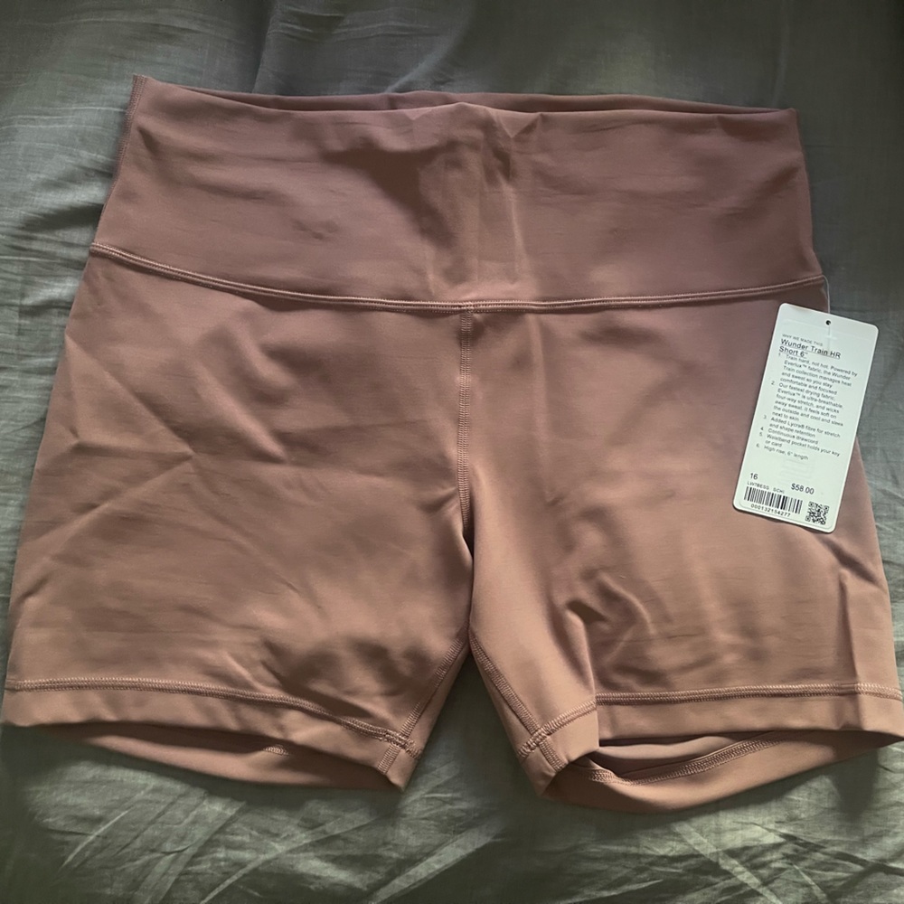 NWT Wunder Train 6inch short. Never worn